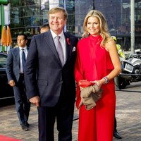 Jumpsuit one shoulder menjadi bukti bila Ratu Maxima seorang pencinta mode sejati. Foto: Getty Images