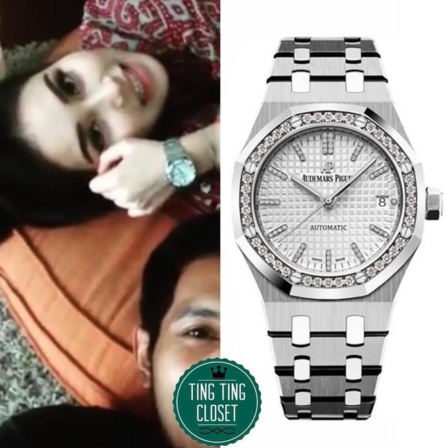 Ayu Ting Ting yang populer lewat lagu Alamat Palsu itu pernah terlihat memakai jam tangan keluaran brand mewah Swiss, Audemars Piguet. Ayu memakai jam tangan Audemars Piguet seri Royal Oak. Jam tangan yang dipakai Ayu ini dihiasi 40 berlian 0,92 karat, sehingga tak heran harganya mencapai US$ 38.200 atau sekitar Rp 552 juta. Foto: Instagram @tingtingcloset
