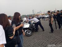 Anies jatuh naik moge Dishub. 