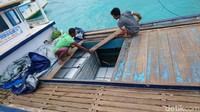 Sehingga pengiriman menuju kepulauan di Karimunjawa juga membutuhkan kesabaran. Ditambah lagi, kondisi cuaca yang buruk di perjalanan menuju Karimunjawa juga bisa ikut merusak panel surya.