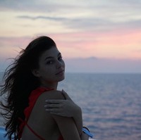 Leonardo DiCaprio pamer kemesraan dengan kekasih barunya saat berlibur di Italia. Di usianya yang ke-43, Leo memang masih memiliki pesona yang kuat hingga model 21 tahun itu kepincut olehnya.  Foto: dok. Instagram (camilamorrone)