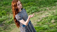 Dalam film disebutkan Lily Potter memiliki warna mata yang sama dengan Harry yakni biru, namun dalam flashback Snape ternyata Lily memiliki mata coklat. Dok. Warner Bros