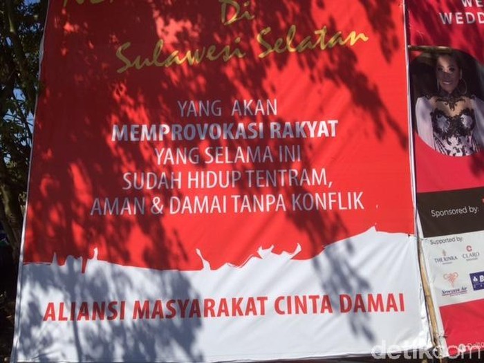 Baliho Tolak Neno Warisman Muncul di Makassar