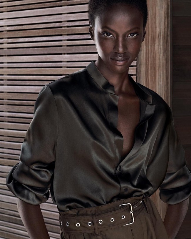 Setelah Kendall Jenner dan Joan Smalls, giliran Anok Yai yang meneruskan estafet brand ambassador merek kosmetik Estée Lauder. Berkulit hitam legam, model asal Sudan ini memberi warna tersendiri di dunia modeling. (Foto: Instagram/anokyai)