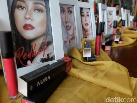 Lipstik Aura Kasih, Aura Lip Lacquer. 