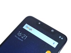 Penampakan Nyata Xiaomi Pocophone F1