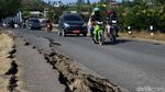 Potret Jalan Terbelah di Lombok Utara