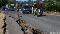 Lokasi jalan rusak tersebut berada di kawasan Jalan Raya Sedutan, Lombok Utara.