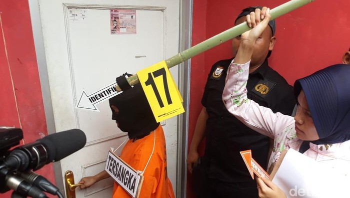 Rekonstruksi Kasus PRT Bunuh Balita, Pelaku Peragakan 19 Adegan