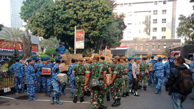 Bantuan akan diterbangkan melalui pesawat hercules.