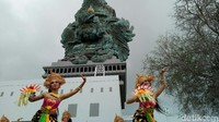 Patung Garuda Wisnu Kencana (GWK) rampung 100 persen. Ritual ini dilakukan sebelum adanya peresmian Patung GWK oleh Presiden Jokowi (Nandhang Astika/detikTravel)