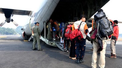 Angkut Logistik dan Relawan, TNI AU Kerahkan 5 Pesawat