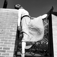 Beberapa fotonya menunjukkan Wafa juga seorang penari. Ia berpose ala penari dengan mengenakan sepatu balerina lengkap dengan rok khas balerina. Foto: Instagram/wafa_s_osman