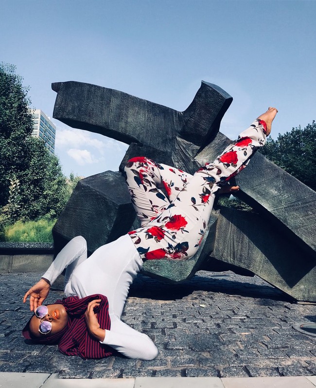 Ada pula yang merasa takut dan ngilu melihat pose ekstrem itu. I love you. Yes, in a creepy ass way. Mashallah, tulis pengguna Instagram bernama Chic Nuna. Foto: Instagram/wafa_s_osman