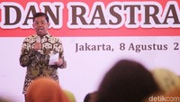 Mensos pun mengungkapkan jika dahulu masih ada daerah yang menunda penyaluran bansos karena kepentingan politik praktis maka saat ini tak boleh lagi hal itu terjadi. Begitu juga dengan masalah lain seperti infrastruktur, jaringan internet, bank dan lainnya, menurut Mensos dalam rakor dengan Himpunan Bank Negara (Himbara) sebelumnya sudah disepakati akan bekerja sama dengan TNI dan Polri, bahkan juga PT Pos Indonesia untuk mengatasi kendala tersebut.