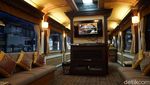 Foto: Pramugari Ala Kereta Wisata