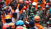 Diberitakan sebelumnya, Masjid Jamiul Jamah roboh akibat gempa berkekuatan 7 SR pada Minggu (5/8/2018) lalu. Saat gempa, pengajian sedang berlangsung di masjid tersebut.