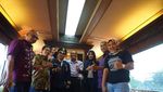 Foto: Pramugari Ala Kereta Wisata