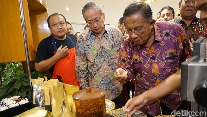 Di Depan Ahli Kopi Darmin Cerita Cikal Bakal Industri Kopi di RI
