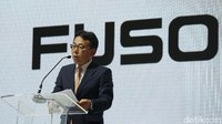 Presdir PT Krama Yudha Tiga Berlian Motors (KTB) Atsushi Kurita memberikan sambutan.