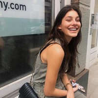 Camila punya kecantikan natural. Meski tanpa makeup, wajahnya tetap terlihat mempesona. Foto: dok. Instagram (camilamorrone)