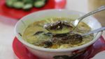 Momen Makan Asyik Eike Baehre, Bule Jerman yang Jatuh Cinta Pada Indonesia