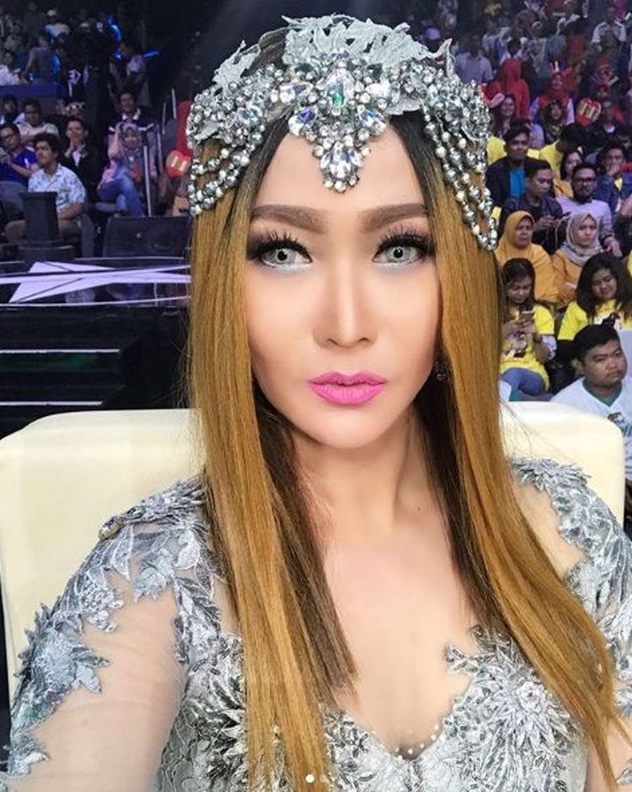 Tampilan Ratusan Juta Inul Daratista, Suka yang Mana?