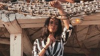 Penampilan Anya menjadi pro dan kontra, banyak yang memilih lebih baik ia tampil tertutup daripada seksi dan terbuka. Dok. Instagram/anyageraldine