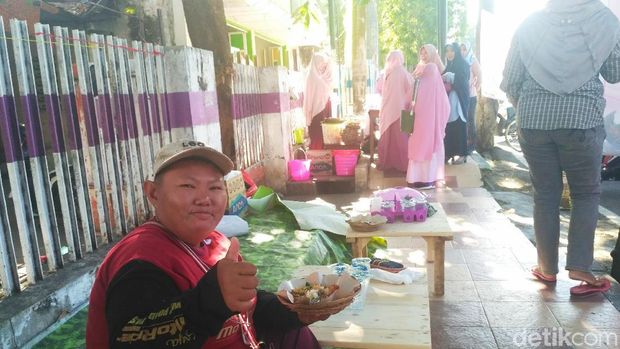 Tiap Jumat, Warung ini Beri Sarapan Gratis untuk Kaum Duafa