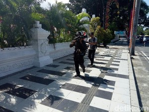 Jalan Kaki Banyuwangi-Surabaya, Cara Mujiono Peringati HUT ke 73 RI