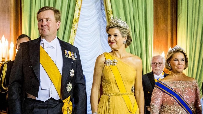AMSTERDAM, NETHERLANDS - MAY 16: King Willem-Alexander and Queen Maxima of The Netherlands at the Red Ribbon Concert organized by the AIDS2018 organizations on May 16, 2018 in Amsterdam, Netherlands. (Photo by Patrick van Katwijk/Getty Images)