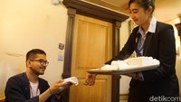 Pramugari dan pramugara ala KA Wisata bertugas dari segi pelayanan kepada penumpang, ada kapten kru sebagai pemimpin, teknisi dan chef (Shinta/detikTravel)
