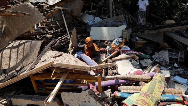 Rumah Hancur dan Jalan Terbelah di Kayangan, Lombok Utara