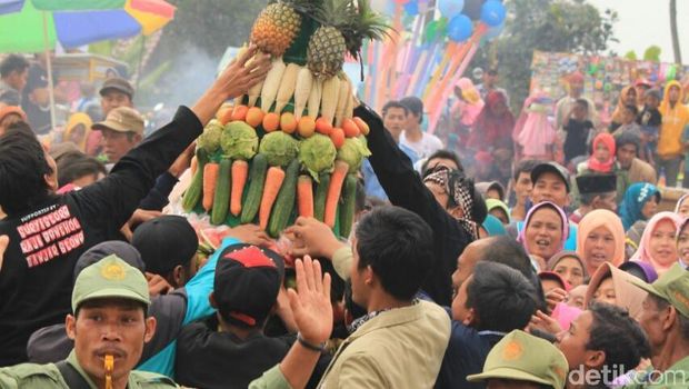 Sedekah Usai Panen, Petani Banjarnegara Lakukan 'Jamasan Gaman'