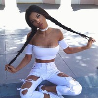 Svetlana sangat sering bergaya memakai busana crop top yang memamerkan perut langsingnya. Foto: Instagram @svetabily