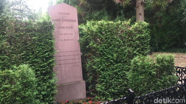 Batu nisan Hans Christian Andersen, penulis dongeng klasik Little Mermaid.
