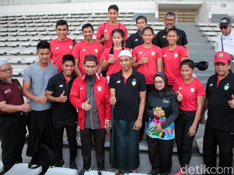 Ketika Lalu M Zohri Berkopiah Putih