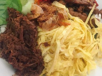 Sarapan Mantap, Nasi Langgi dengan Lauk Empal hingga Telur Dadar