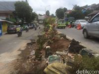 Panser Terguling di Jl Sudirman Ambon Sudah Dievakuasi