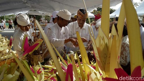 Upacara Melaspas Patung GWK