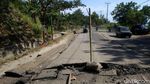 Potret Jalan Terbelah di Lombok Utara