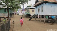 Satu lagi, sebenarnya penduduk Pulau Rinca juga masih belum mendapat perhatian maksimal dari pemerintah. Masih banyak wilayahnya yang belum teraliri listrik  Afif Farhan/detikTravel)