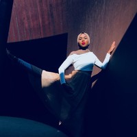 Berprofesi sebagai model, Wafa sepertinya tahu angle terbaik dari wajahnya. Ia tetap bisa bergaya fierce dengan pose yang tidak aman bagi kebanyakan orang. Foto: Instagram/wafa_s_osman