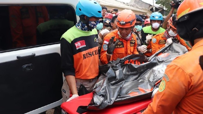 Jemaah Perempuan Ditemukan Tewas Tertimpa Masjid di Lombok Utara
