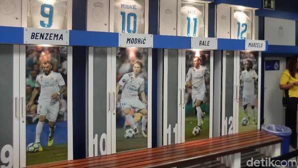 Bahkan, pengunjung bisa merasakan bagaimana rasanya menjadi pemain Real Madrid dengan melihat tempat duduk para pemain Real Madrid (Dhani Irawan/detikTravel) Bahkan, pengunjung bisa merasakan bagaimana rasanya menjadi pemain Real Madrid dengan melihat tempat duduk para pemain Real Madrid (Dhani Irawan/detikTravel)
