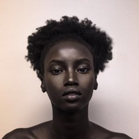 Di sisi lain, model sudah menjadi impian semasa kecilnya. Ia terinspirasi oleh penampilan Naomi Campbell di fashion show Victorias Secret 2003 silam. Aku melihat kulitnya hitam, dan betapa hebat kariernya sebagai model. Aku mau menjadi seperti Naomi, kenang Anok. (Foto: Instagram/anokyai)