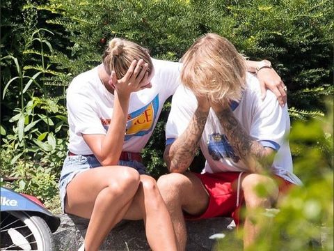 Justin Bieber dan Hailey Baldwin Nangis Bareng di Pojokan Jalan