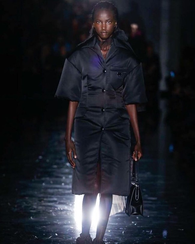 Sebagai model, Anok harus menjaga kecantikannya. Aku rutin melembapkan kulit. Aku juga sesekali melakukan eksfoliasi kulit dan maskeran tiga kali seminggu, kata Anok. (Foto: Instagram/anokyai)