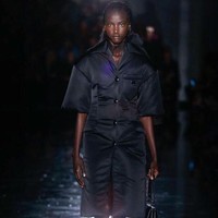 Sebagai model, Anok harus menjaga kecantikannya. Aku rutin melembapkan kulit. Aku juga sesekali melakukan eksfoliasi kulit dan maskeran tiga kali seminggu, kata Anok. (Foto: Instagram/anokyai)