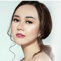 Kedua pakai masker bibir atau lip scrub, kata Aura Kasih di Sofia The Gunawarman, Jakarta Selatan, Rabu (8/8/2018) (Foto: Instagram)
